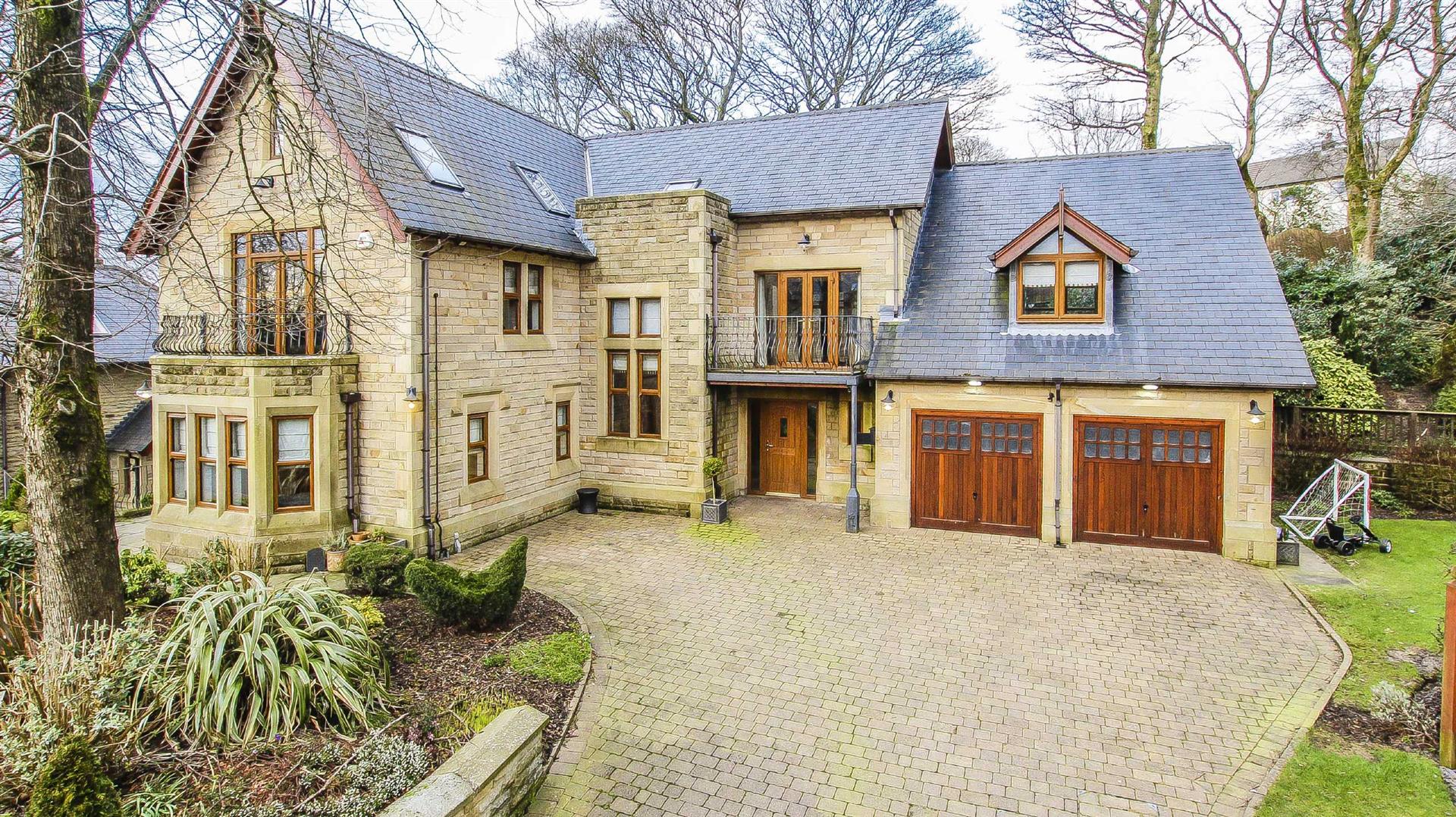 5 Bedroom Detached House For Sale - Main Image